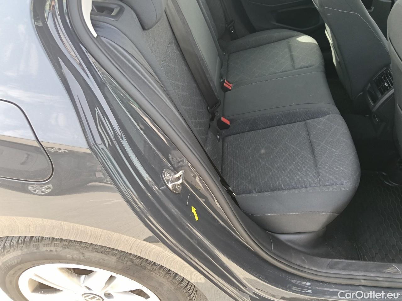  Volkswagen  Golf  Life 1.0 TSI #26