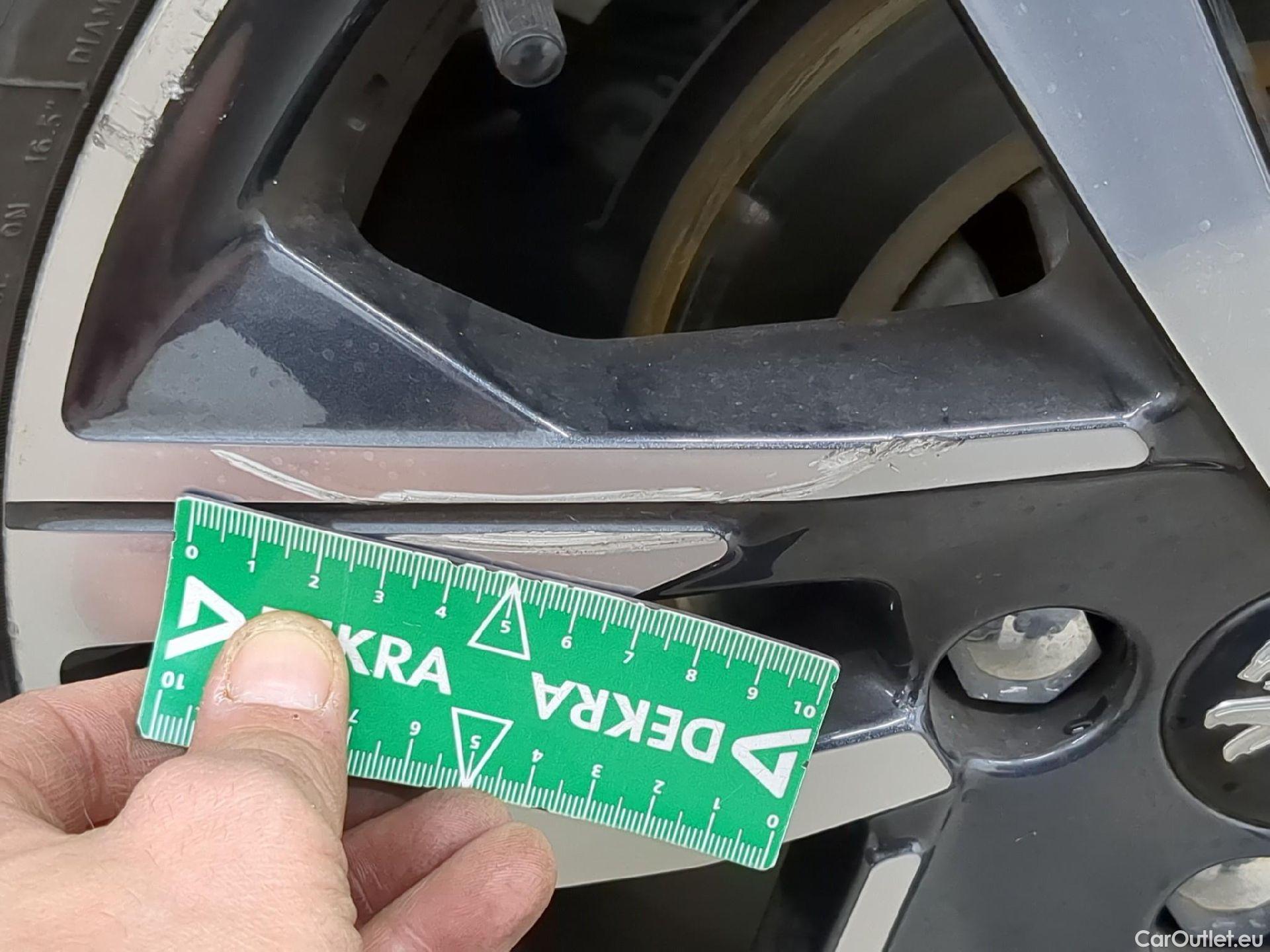  Peugeot  208  Allure Business 1.2 PureTech 100CV BVM6 E6d / VO RECONDITIONNE - PHOTOS AVANT RECONDITIONNEMENT #4