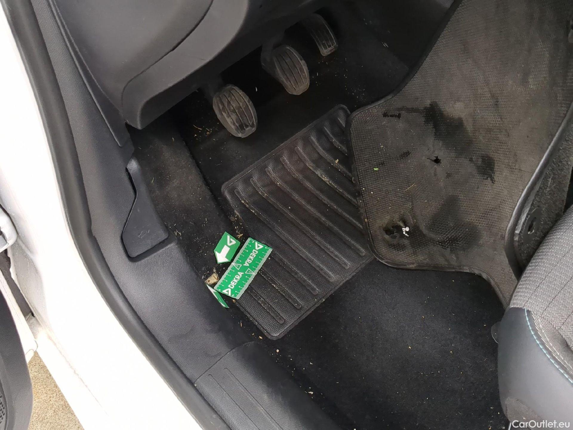  Peugeot  208  Allure Business 1.2 PureTech 100CV BVM6 E6d / VO RECONDITIONNE - PHOTOS AVANT RECONDITIONNEMENT #2