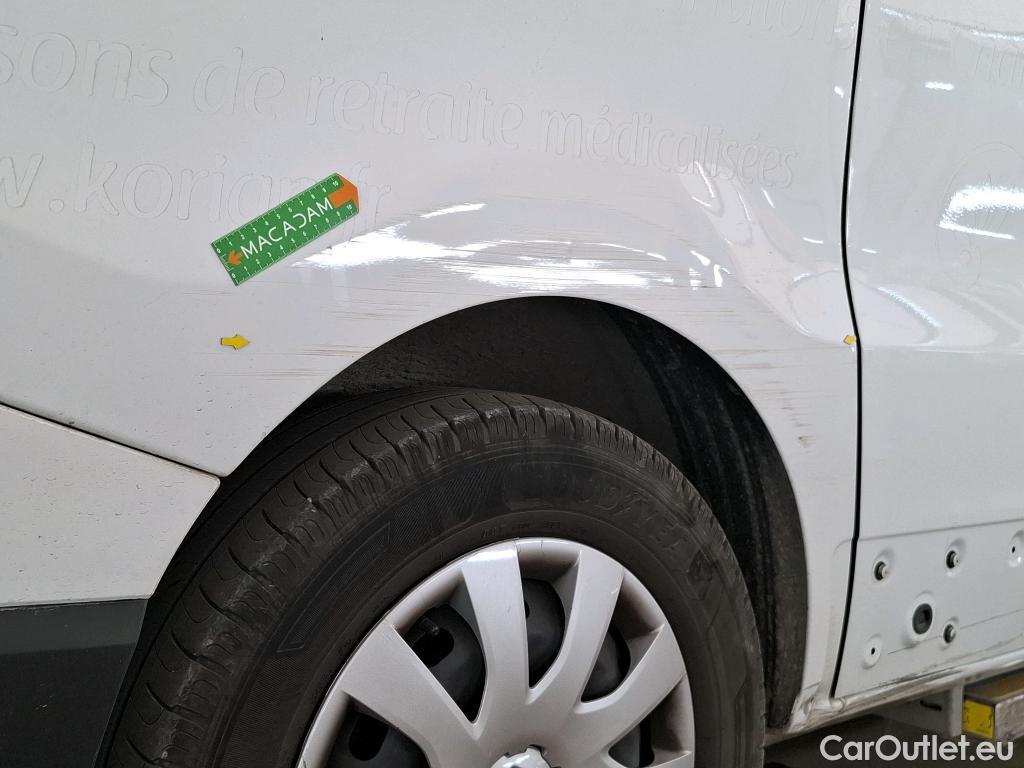  Renault  Trafic RENAULT  / 2019 / 4P / Combi Zen L1 dCi 120 S&S - 8 pl #3