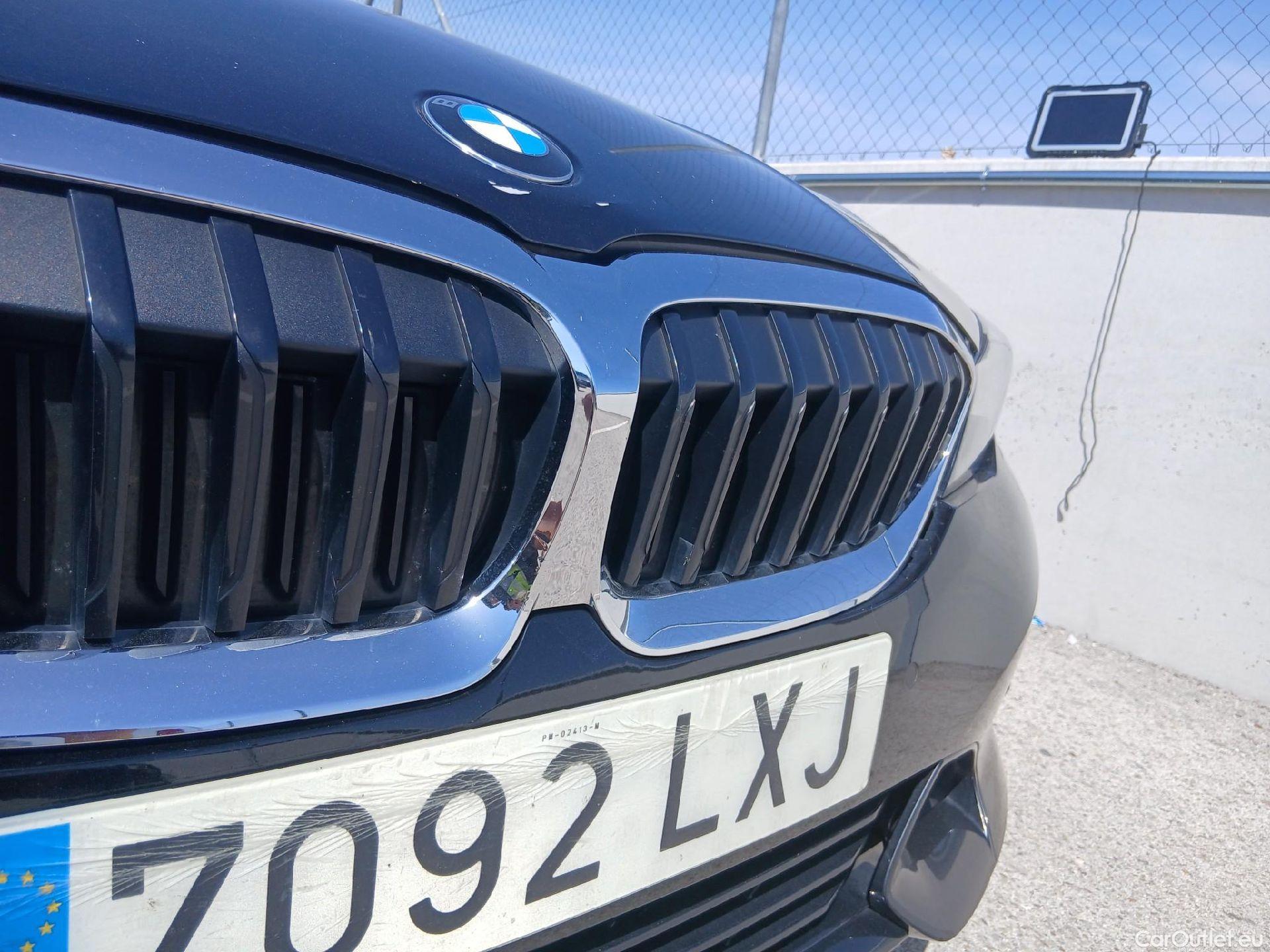  Bmw  Serie 3 BMW  sedán 318d Auto 150 CV / 4P  #12