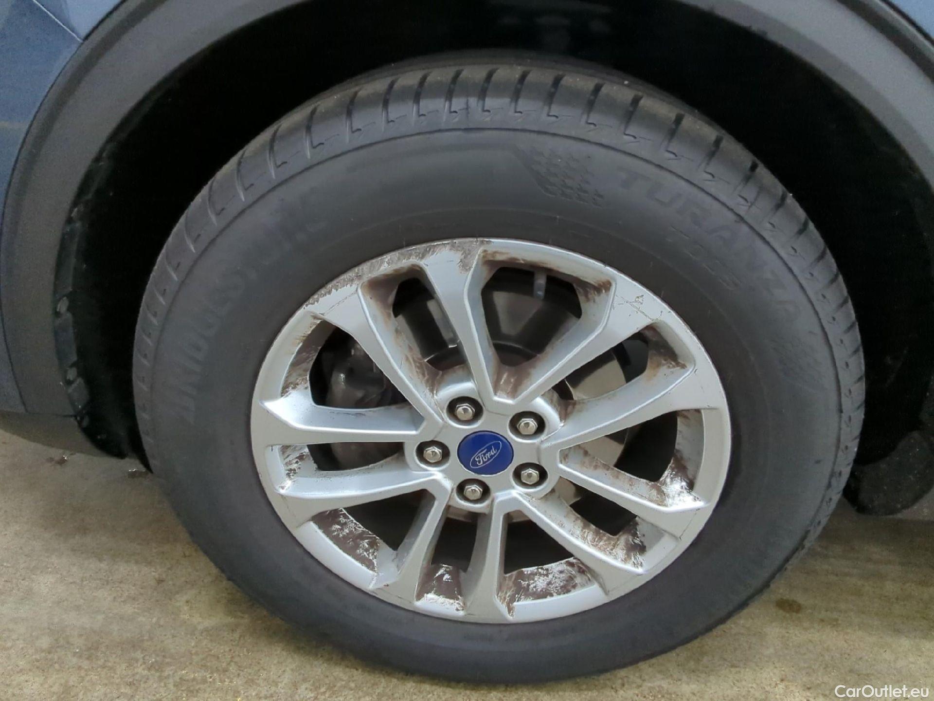  Ford  Kuga FORD  / 2019 / 5P / SUV 1.5 EcoBlue 120 ch auto Titanium #9