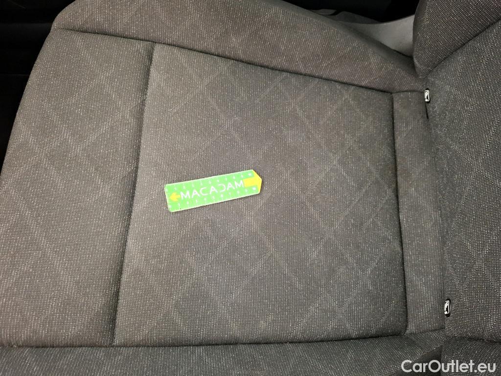  Volkswagen  Golf  VOLKSWAGEN / 2020 / 5P / Berline 2.0 TDI SCR 115 DSG7 Life Busi 1st #40