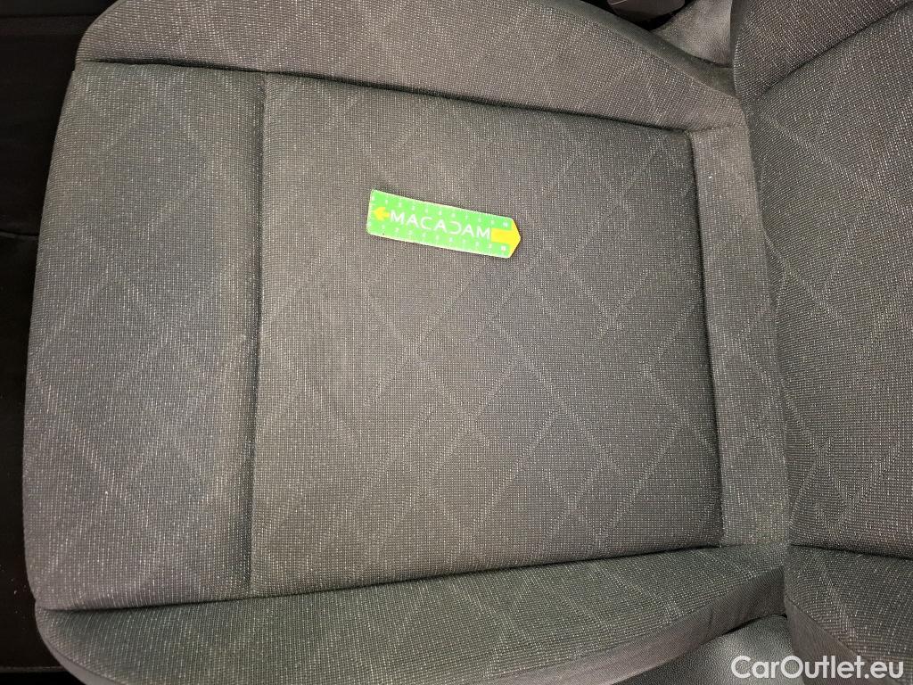  Volkswagen  Golf  VOLKSWAGEN / 2020 / 5P / Berline 2.0 TDI SCR 115 DSG7 Life Busi 1st #42