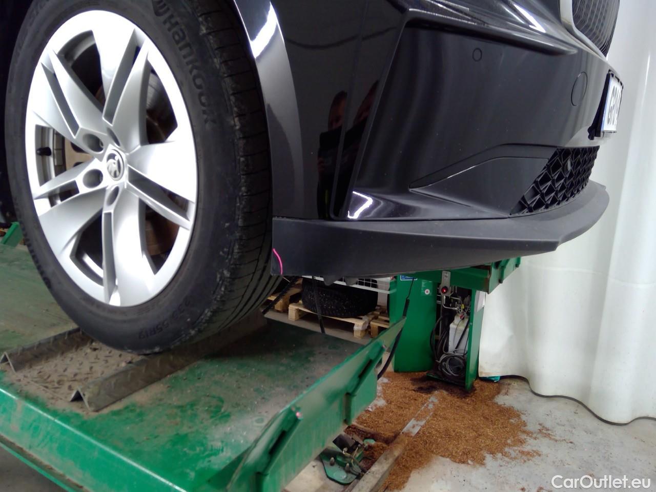  Skoda  ENYAQ  iV80 5d #5