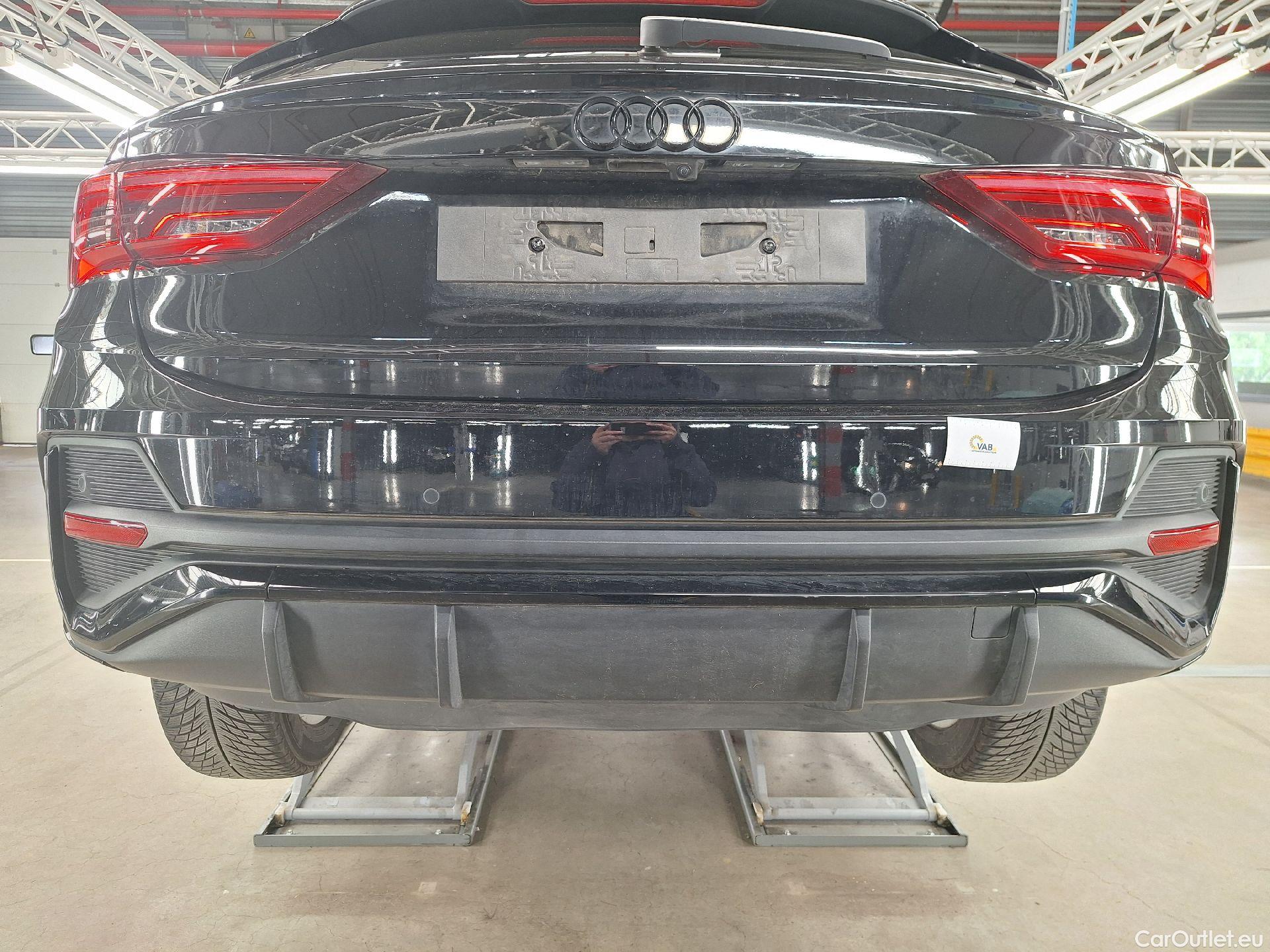  Audi  Q3 Audi,  '18, Audi  35 TDI S tronic S line Business Edition 5d #16