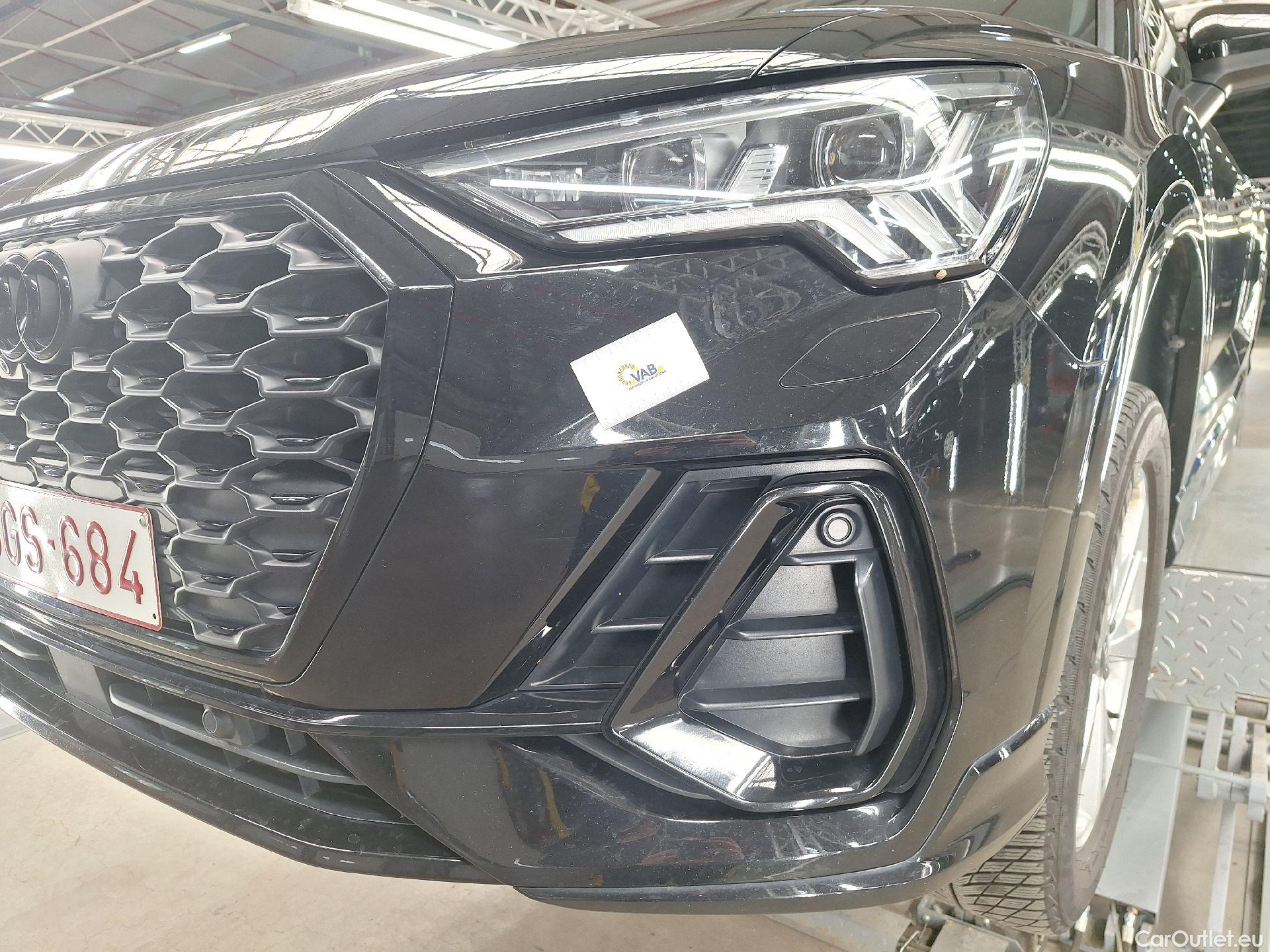  Audi  Q3 Audi,  '18, Audi  35 TDI S tronic S line Business Edition 5d #24