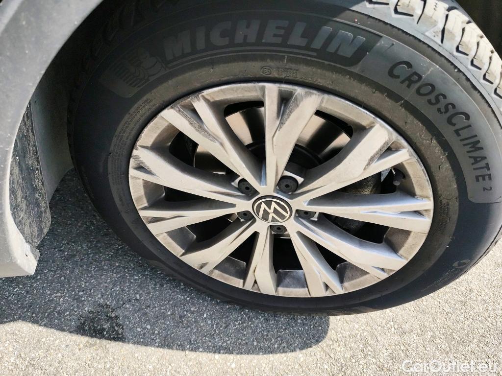 Volkswagen  Tiguan VOLKSWAGEN  / 2020 / 5P / SUV 2.0 TDI 150 DSG7 LIFE PLUS #8
