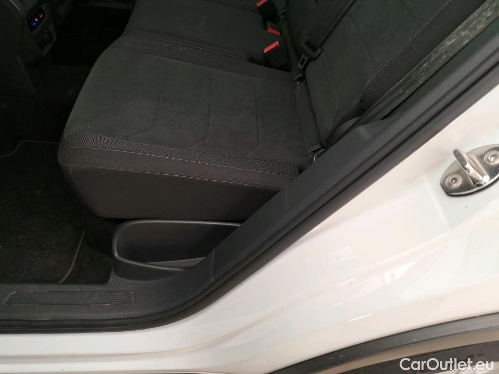  Volkswagen  Tiguan VOLKSWAGEN  / 2020 / 5P / SUV 1.5 TSI 150 DSG7 Elegance #24