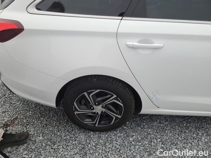  Hyundai  i30   cw (PD)(2017->)  kom.1.5T-GDI Family Smart #36