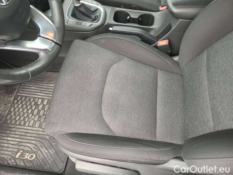  Hyundai  i30   cw (PD)(2017->)  kom.1.5T-GDI Family Smart #24