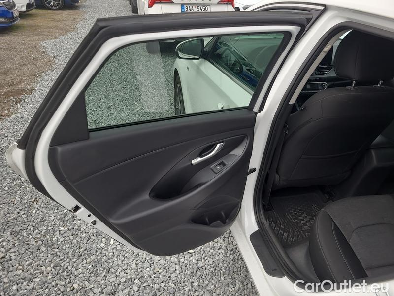  Hyundai  i30   cw (PD)(2017->)  kom.1.5T-GDI Family Smart #7