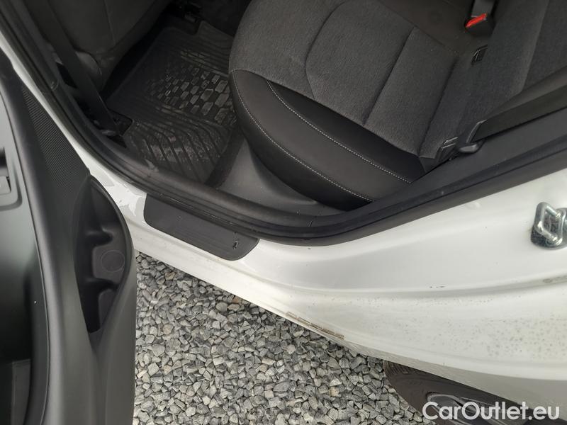  Hyundai  i30   cw (PD)(2017->)  kom.1.5T-GDI Family Smart #29