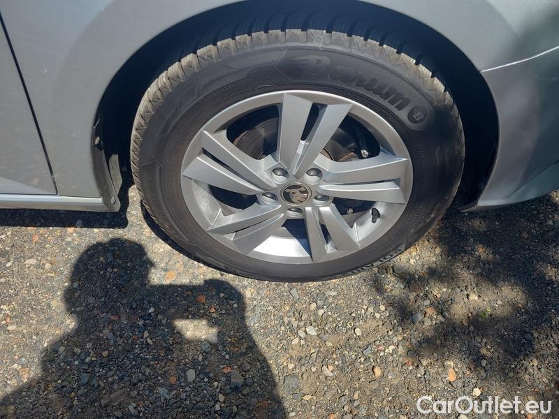  Skoda  Fabia  Combi (2015) Com.1.0TSI 70 Ambition 5d #37