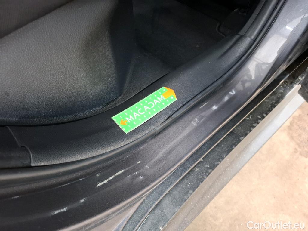  Toyota  Yaris TOYOTA  Hybride / 2019 / 5P / Berline Hybride 116h France Business #11