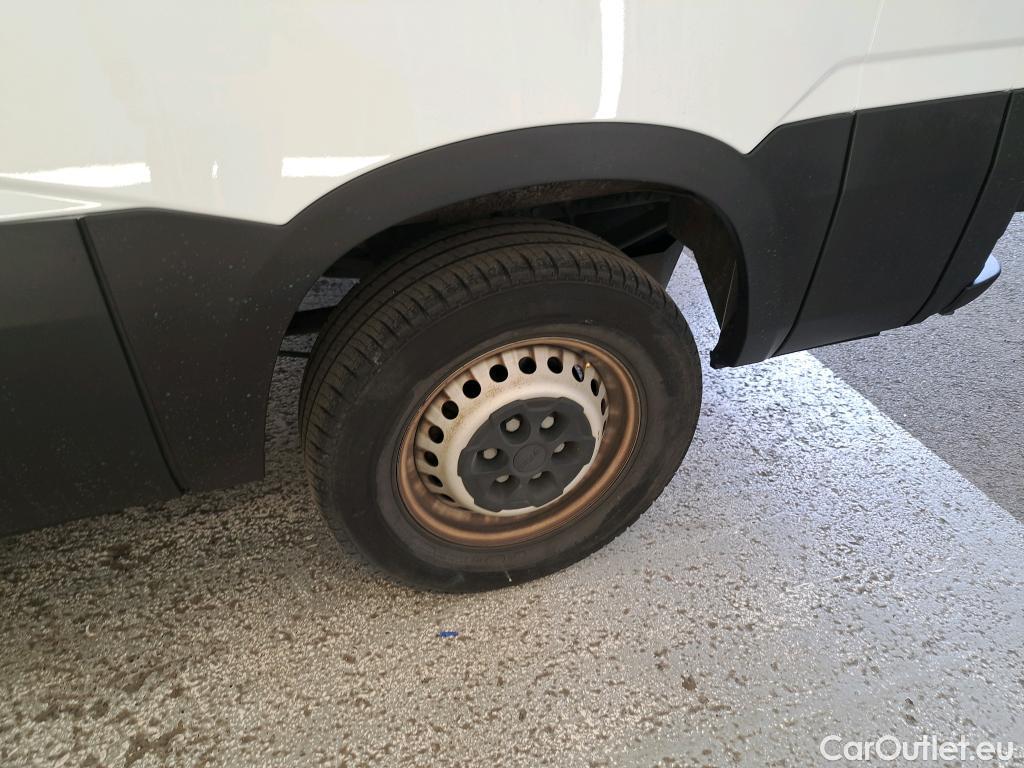  Iveco  Daily IVECO  VU 4p Fourgon 35S14NA8 V11 H2 3520 B POWER / GNV #13