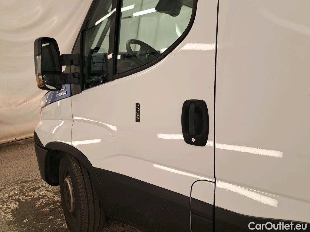  Iveco  Daily IVECO  VU 4p Fourgon 35S14NA8 V11 H2 3520 B POWER / GNV #1