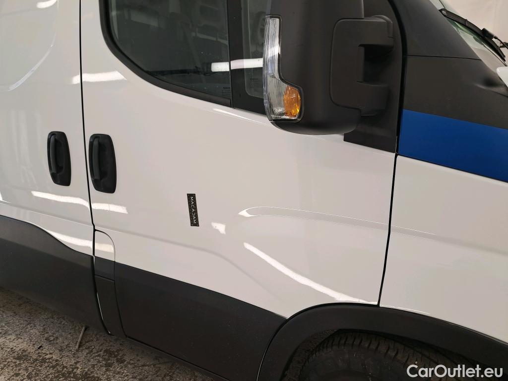  Iveco  Daily IVECO  VU 4p Fourgon 35S14NA8 V11 H2 3520 B POWER / GNV #3