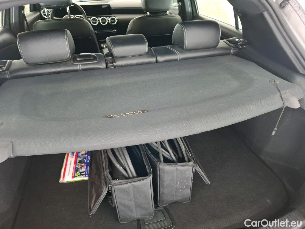  Mercedes  A-Klasse MERCEDES-BENZ Classe A Compact / 2018 / 5P / Berline A 250 e Style Line 8G-DCT #1