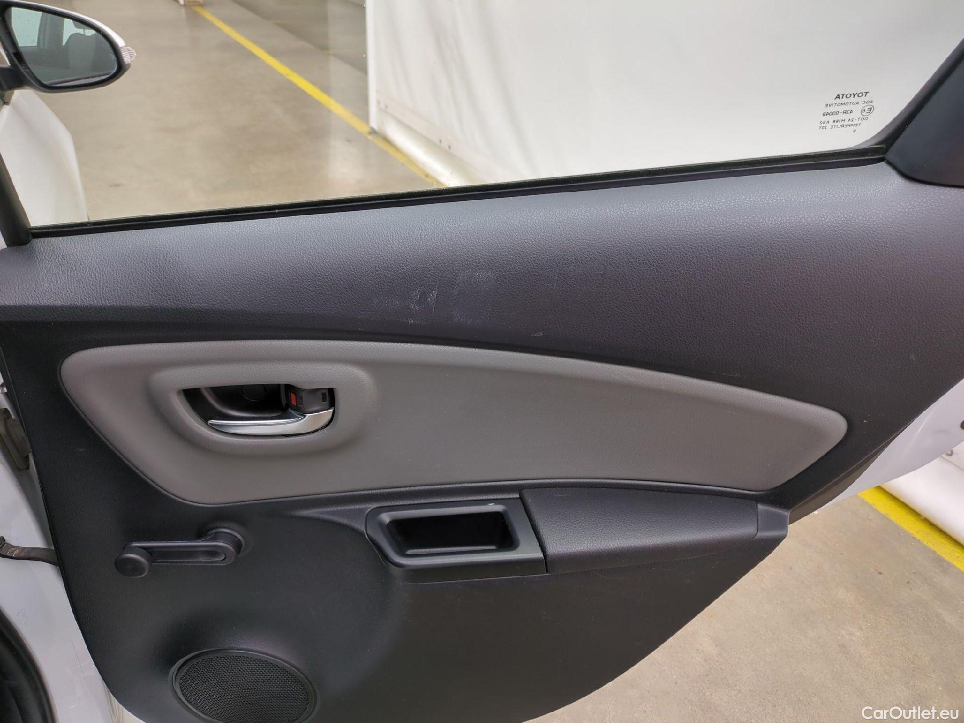  Toyota  Yaris TOYOTA  / 2017 / 5P / Berline 110 VVT-i CVT France Business #15