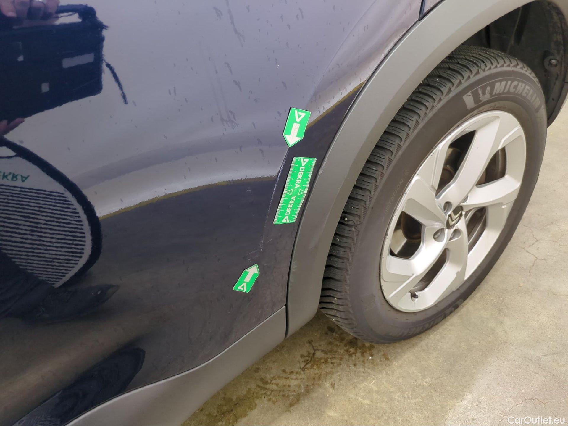  Citroen  C5 Aircross CITROEN  / 2022 / 5P / SUV Hybride rechargeable 225 e-EAT8 Feel #37