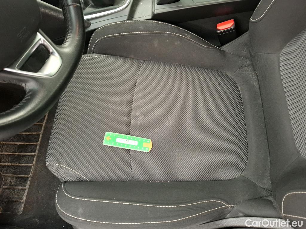  Renault  Megane  IV Berline 5pt. Société Air Nav 1.5 dCi 90CV BVM6 E6 #32