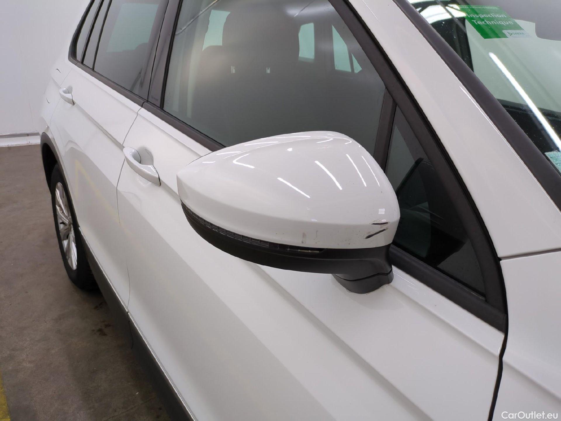  Volkswagen  Tiguan VOLKSWAGEN  / 2020 / 5P / SUV 2.0 TDI 150 DSG7 LIFE PLUS #25