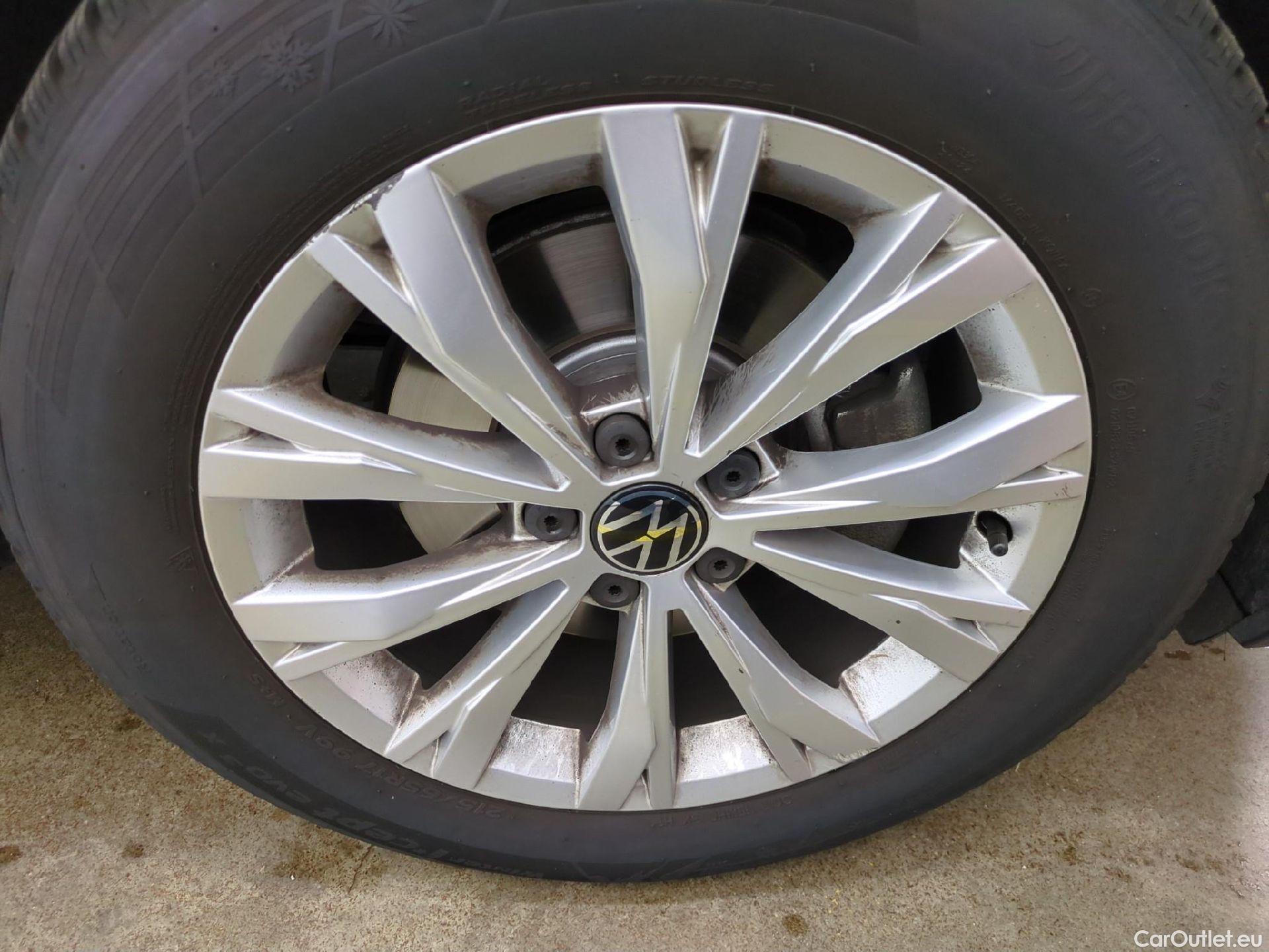  Volkswagen  Tiguan VOLKSWAGEN  / 2020 / 5P / SUV 2.0 TDI 150 DSG7 LIFE PLUS #2