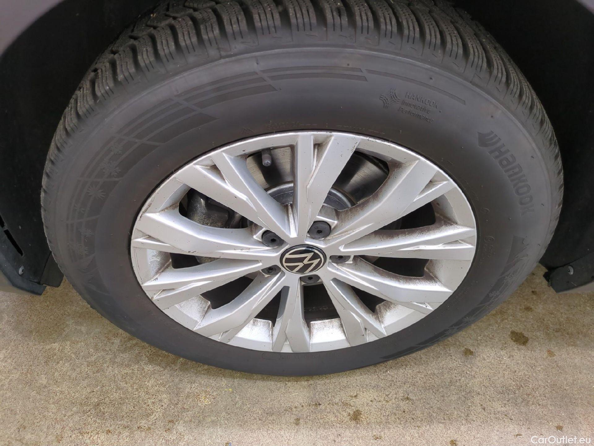  Volkswagen  Tiguan VOLKSWAGEN  / 2020 / 5P / SUV 2.0 TDI 150 DSG7 LIFE PLUS #4