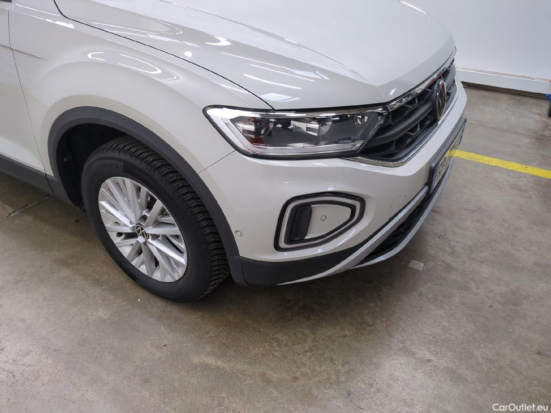  Volkswagen  T-ROC VOLKSWAGEN  / 2021 / 5P / SUV 1.5 TSI 150 EVO LIFE DSG7 #3