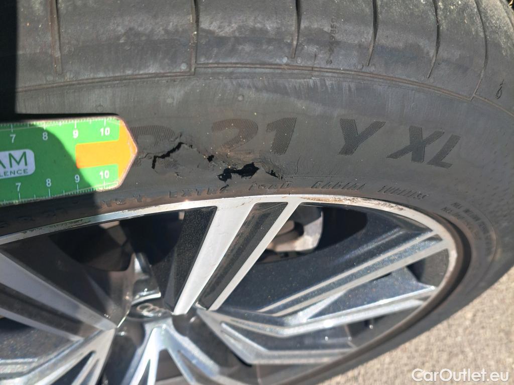  Audi  Q8 AUDI   S line plus 55 TFSIe 380 CV quattro tiptr/ 5P  #2