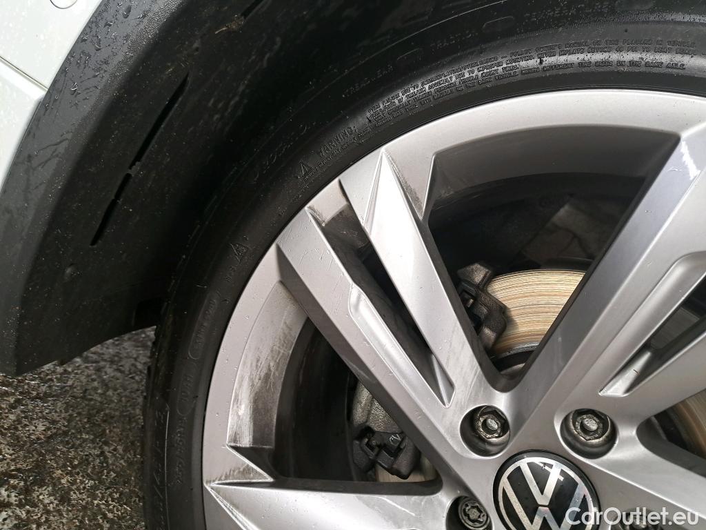  Volkswagen  Tiguan VOLKSWAGEN  / 2020 / 5P / SUV 2.0 TDI 150 DSG7 R-Line #38