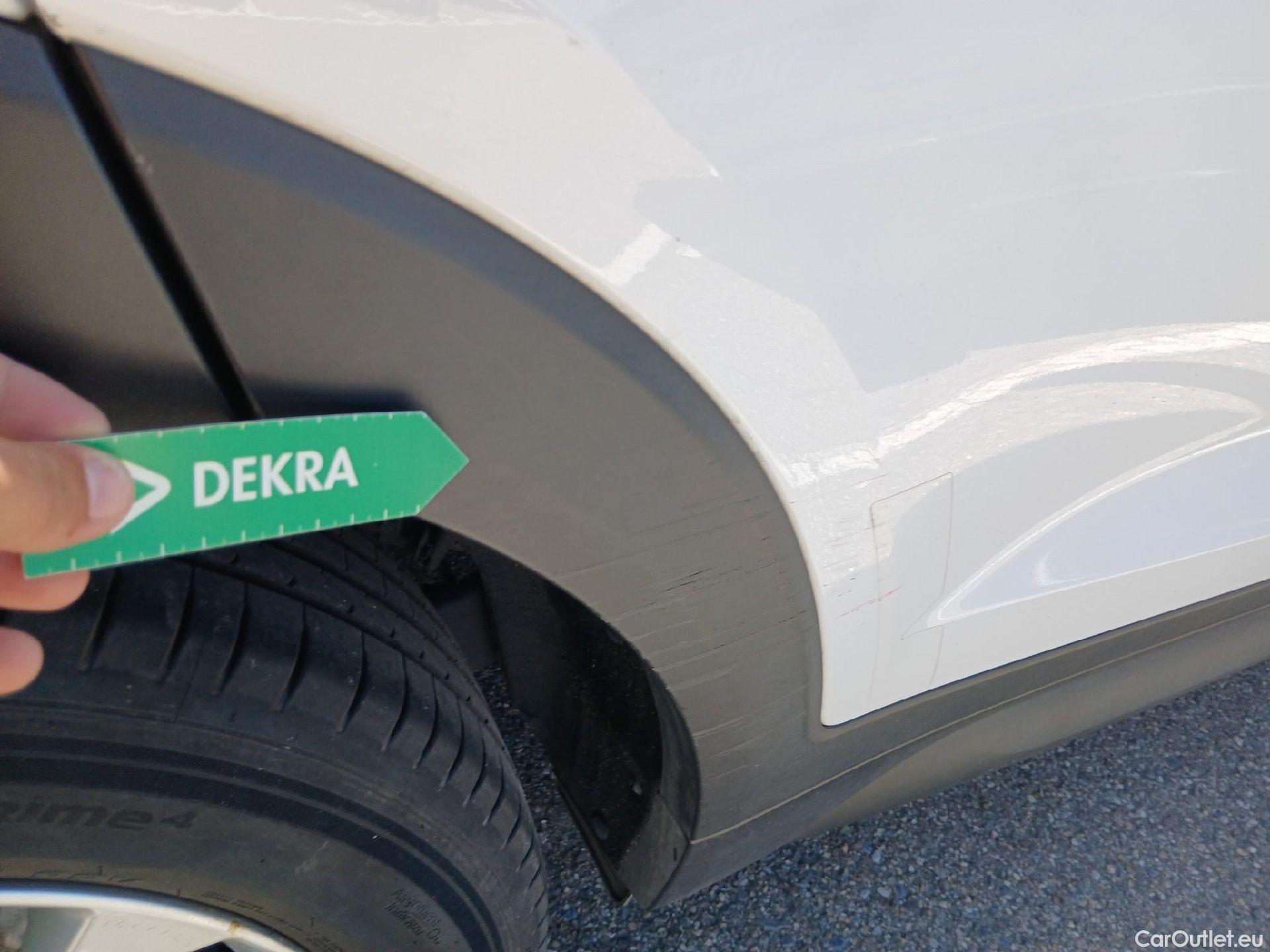  Hyundai  Tucson HYUNDAI  / 2018 / 5P / todoterreno 1.6 CRDI 85kW (116CV) 48V SLE 4X2(SP)(SL) #42