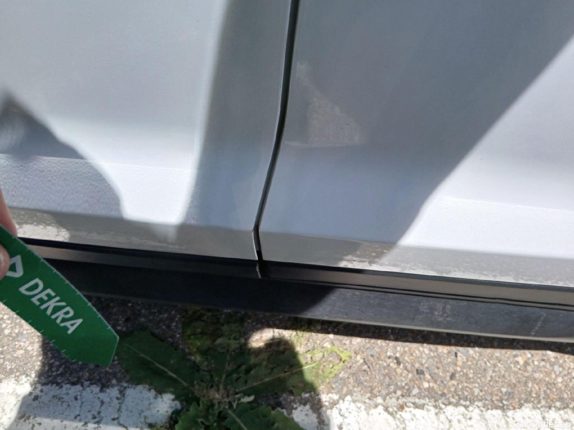  Hyundai  Tucson HYUNDAI  / 2018 / 5P / todoterreno 1.6 CRDI 85kW (116CV) 48V SLE 4X2(SP)(SL) #18