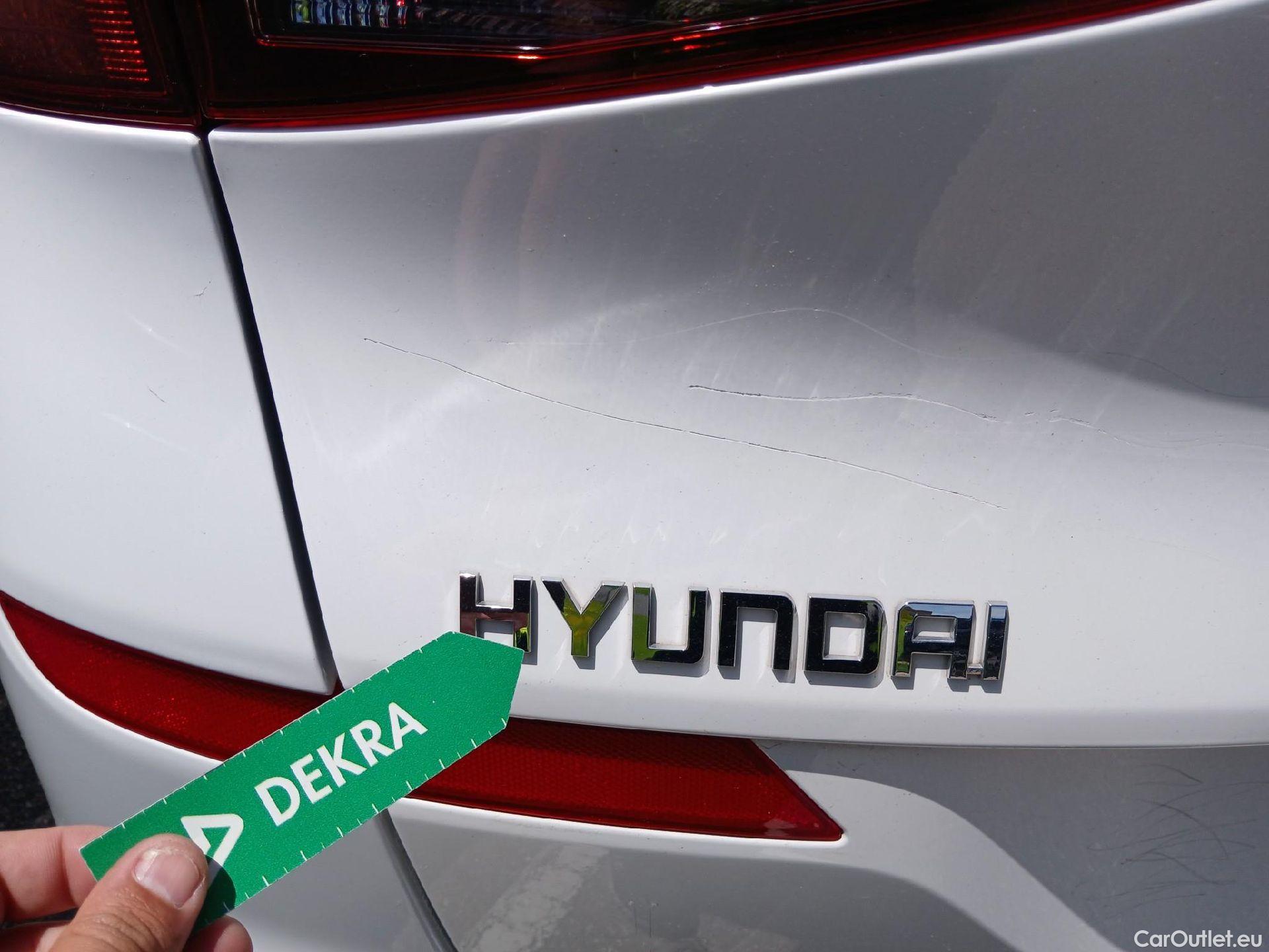  Hyundai  Tucson HYUNDAI  / 2018 / 5P / todoterreno 1.6 CRDI 85kW (116CV) 48V SLE 4X2(SP)(SL) #27