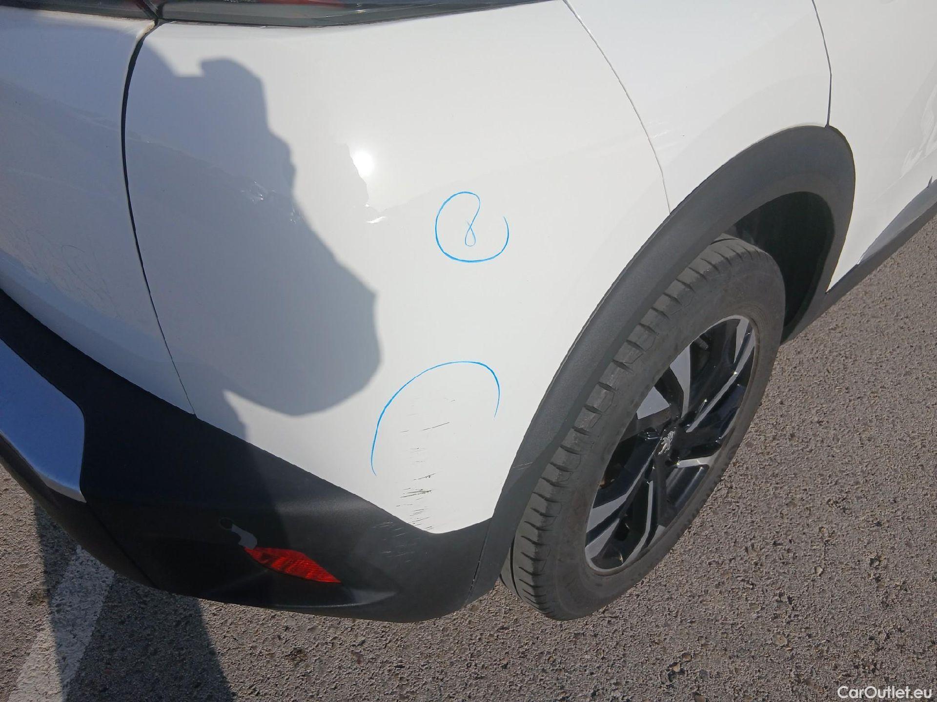  Peugeot  2008 PEUGEOT  / 2019 / 5P / todoterreno Allure BlueHDI 81kW (110CV) #24