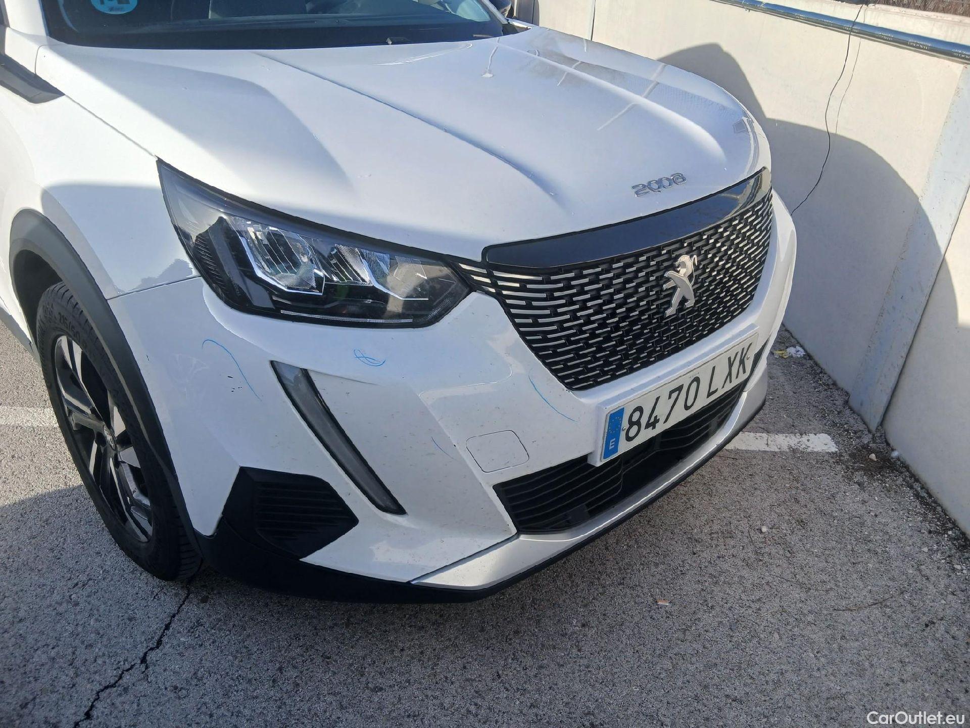  Peugeot  2008 PEUGEOT  / 2019 / 5P / todoterreno Allure BlueHDI 81kW (110CV) #4