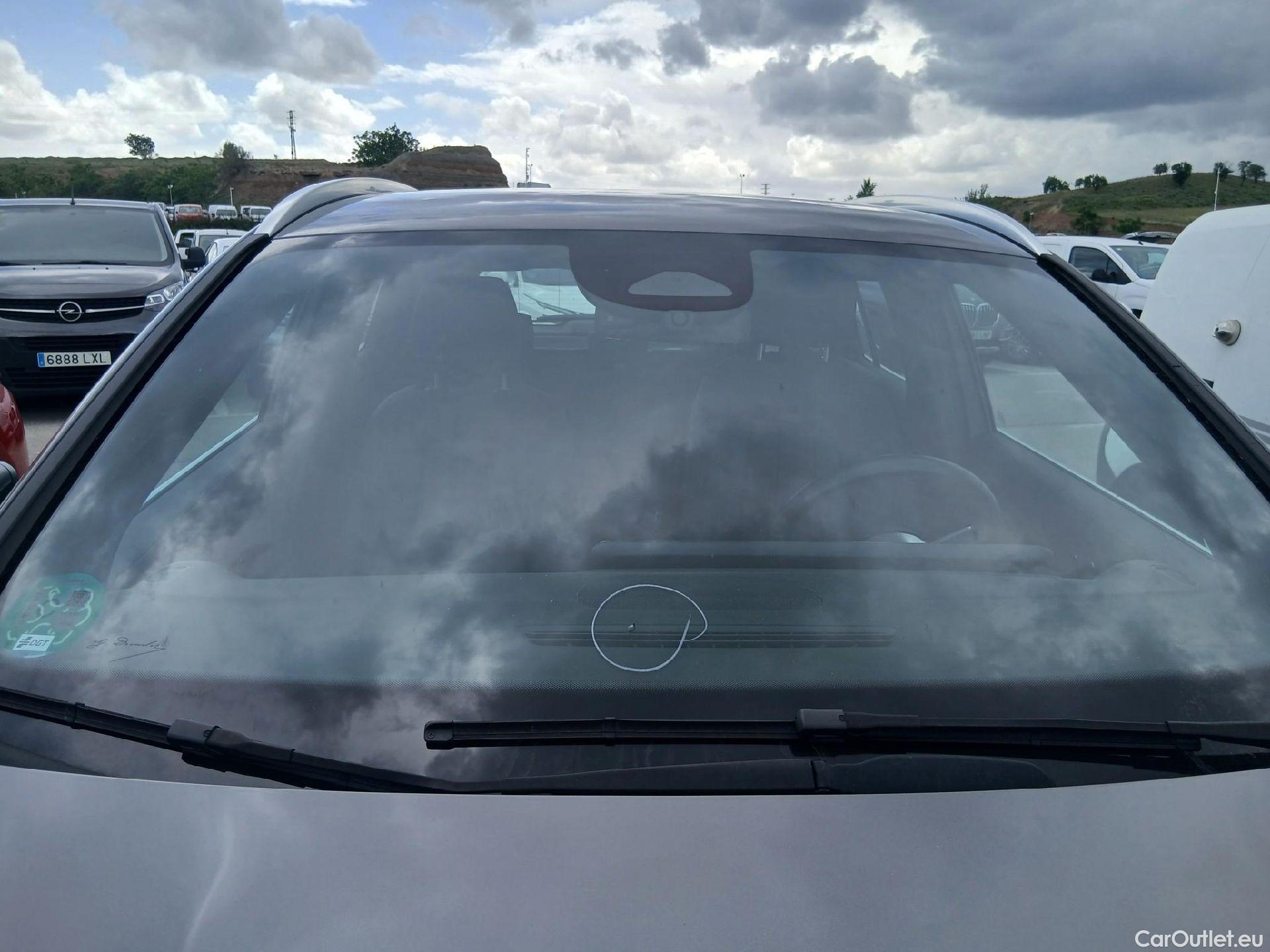 Mercedes  GLA MERCEDES-BENZ  / 2023 / 5P / todoterreno  200 D (AC)  #5