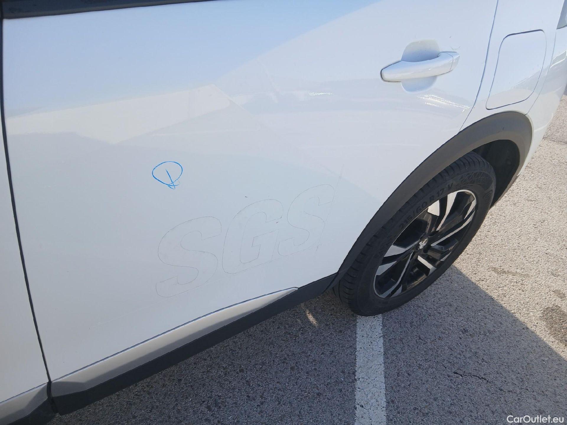  Peugeot  2008 PEUGEOT  / 2019 / 5P / todoterreno Allure BlueHDI 81kW (110CV) #17