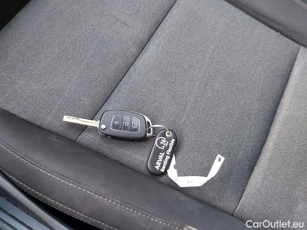  Hyundai  Tucson HYUNDAI  / 2018 / 5P / todoterreno 1.6 CRDI 85kW (116CV) 48V SLE 4X2(SP)(SL) #1