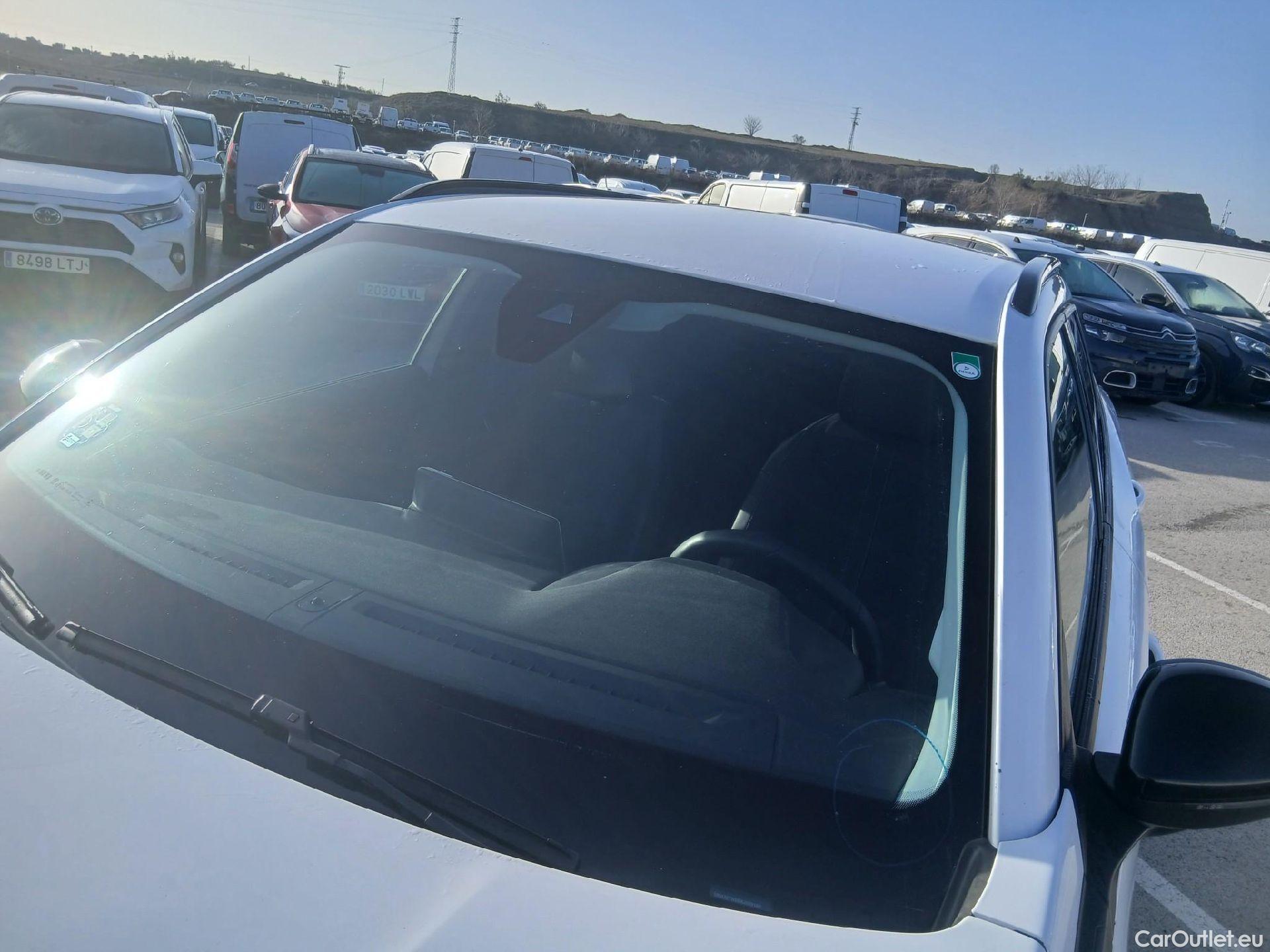  Peugeot  2008 PEUGEOT  / 2019 / 5P / todoterreno Allure BlueHDI 81kW (110CV) #12