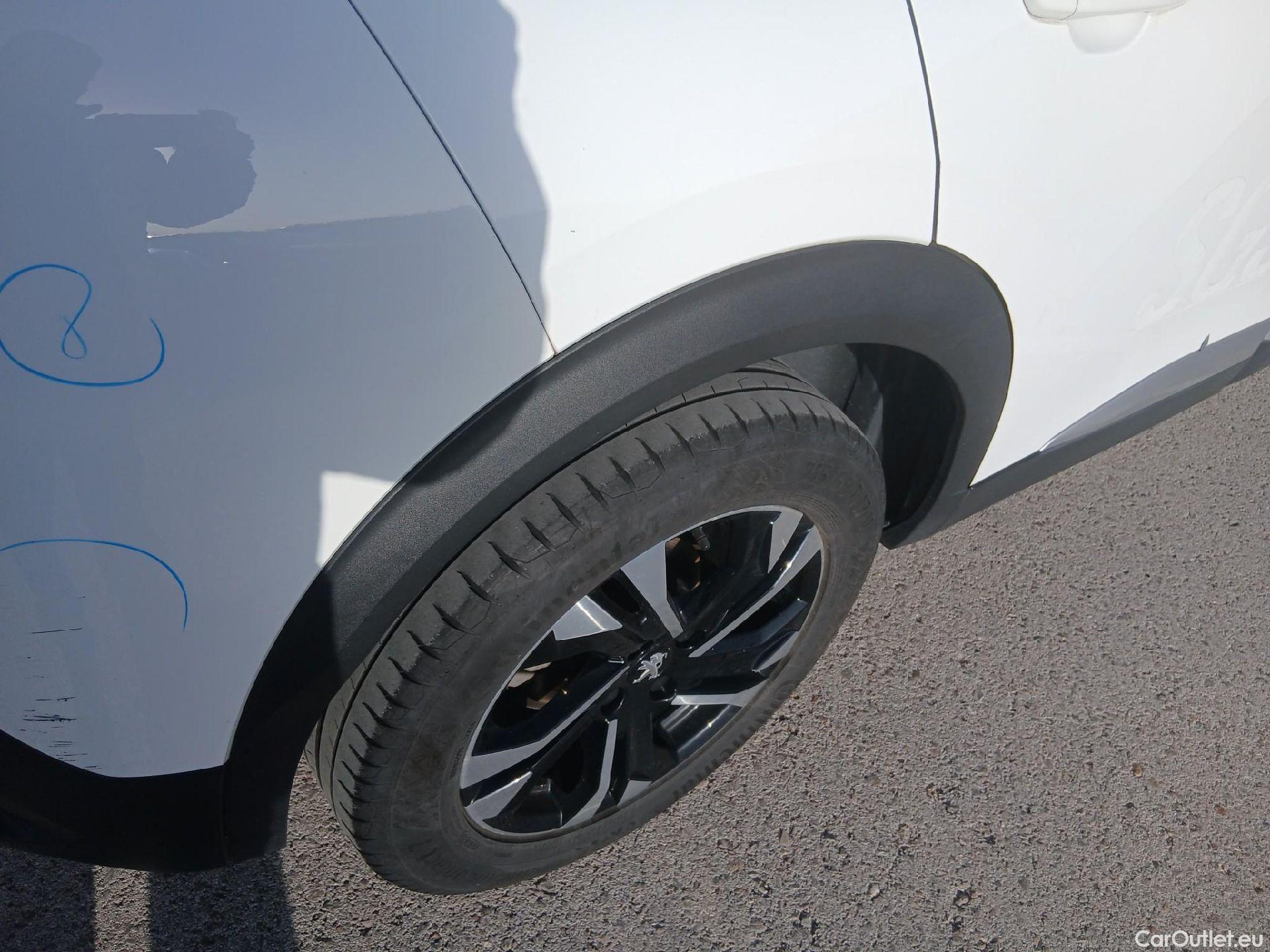  Peugeot  2008 PEUGEOT  / 2019 / 5P / todoterreno Allure BlueHDI 81kW (110CV) #25