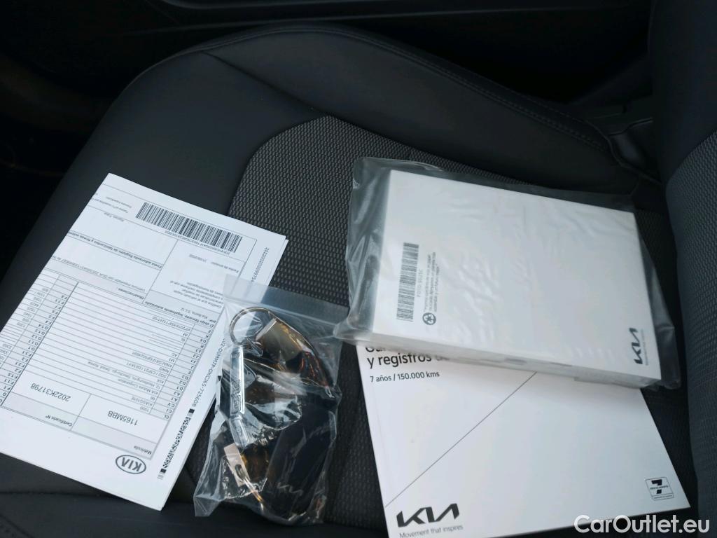  KIA  Niro KIA  / 2022 / 5P / crossover 1.6 GDi PHEV 135kW (183CV) Drive #13