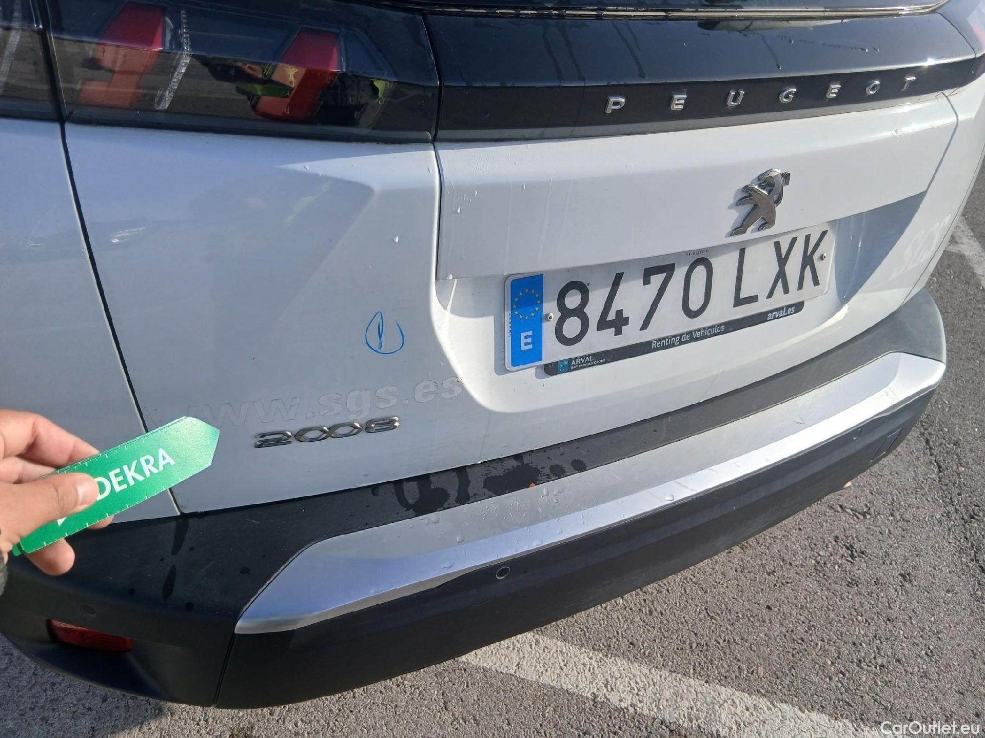  Peugeot  2008 PEUGEOT  / 2019 / 5P / todoterreno Allure BlueHDI 81kW (110CV) #21
