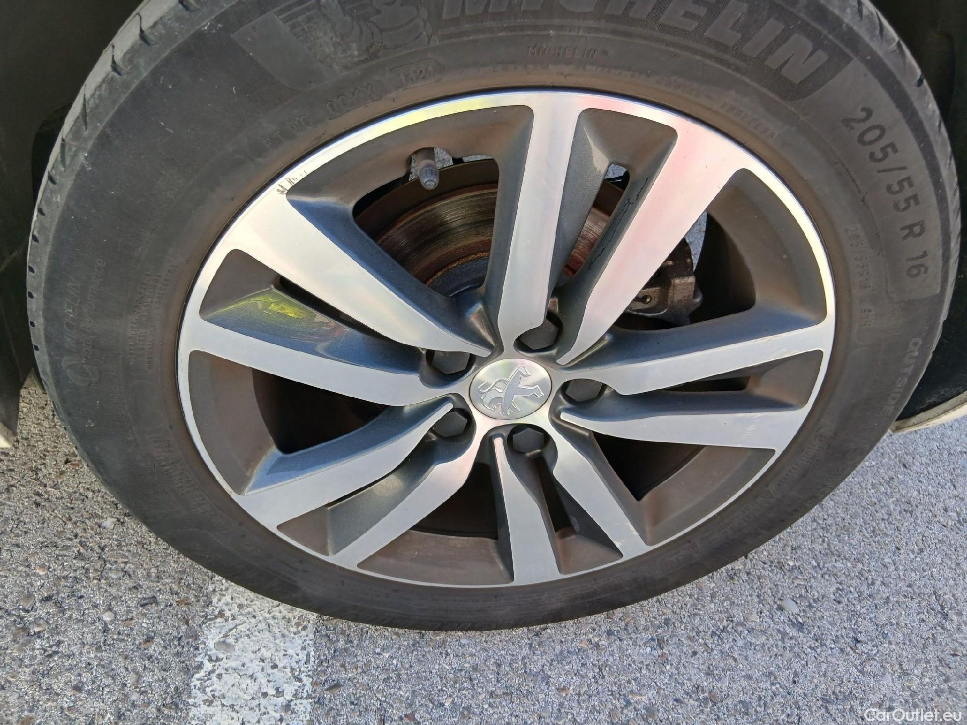  Peugeot  308 PEUGEOT  / 5P / Style BlueHDi 130 CV #28