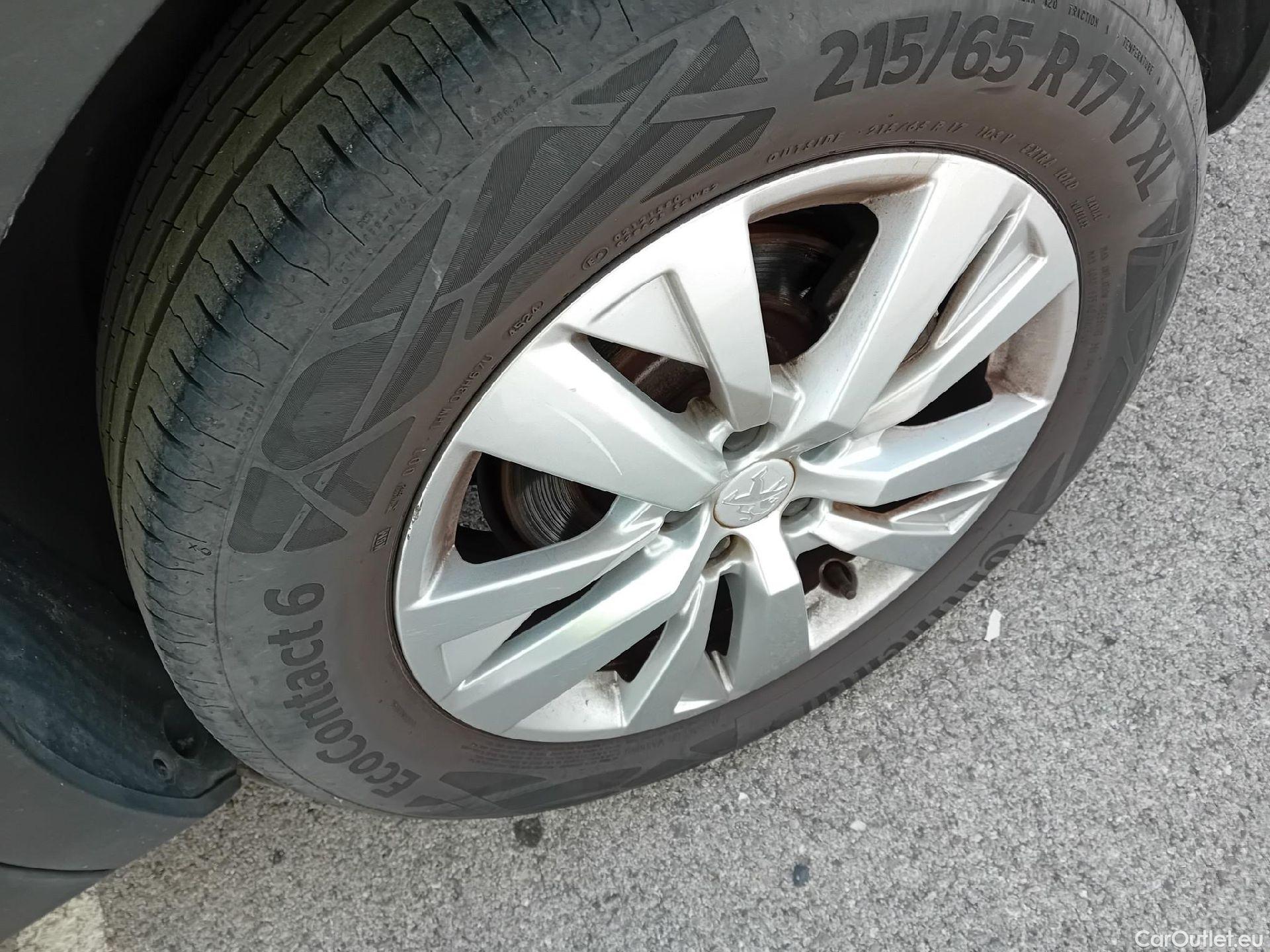  Peugeot  3008  Active Pack 1.2 PureTech 130CV AT8 E6d #28