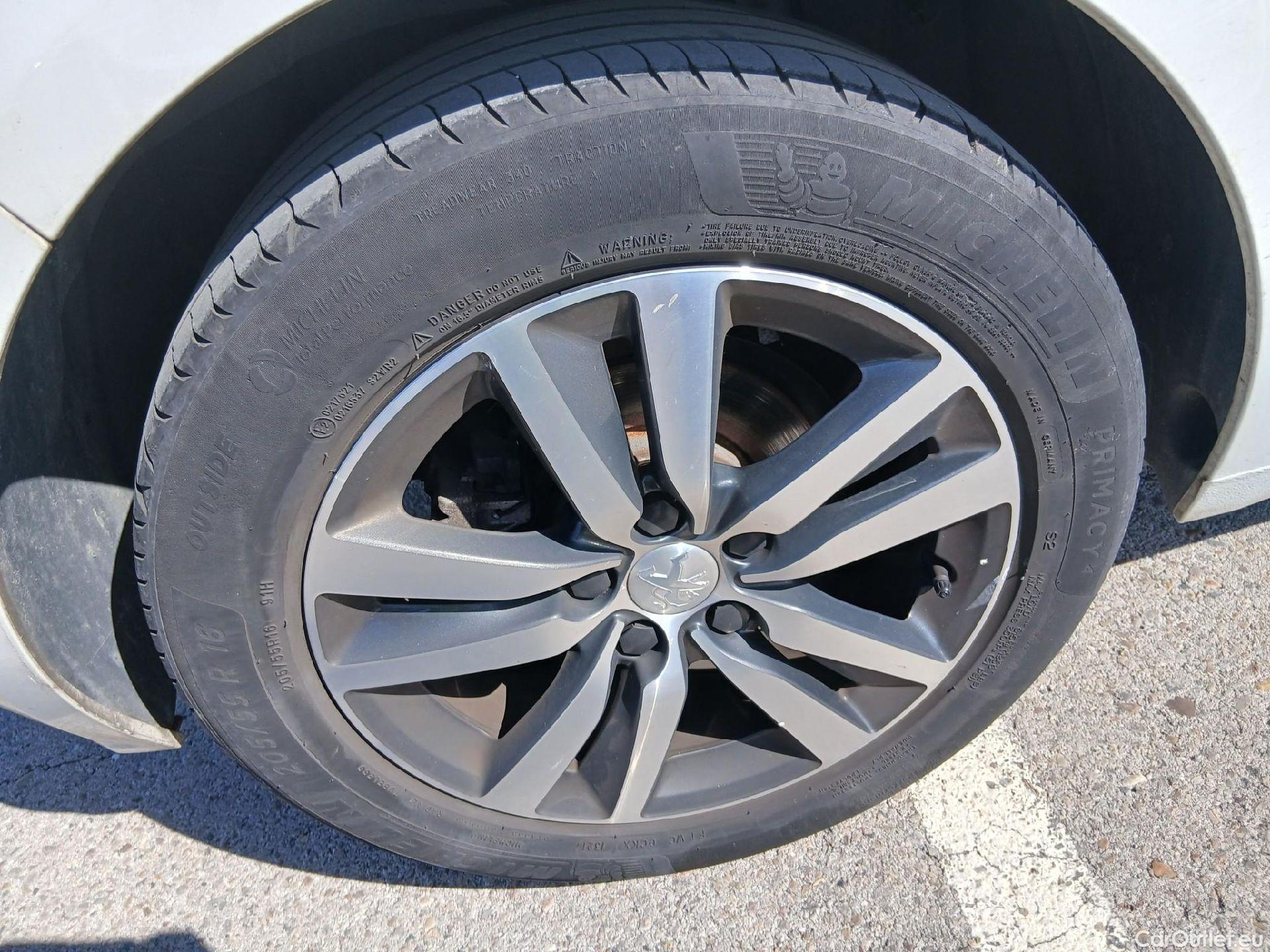  Peugeot  308 PEUGEOT  / 5P / Style BlueHDi 130 CV #33