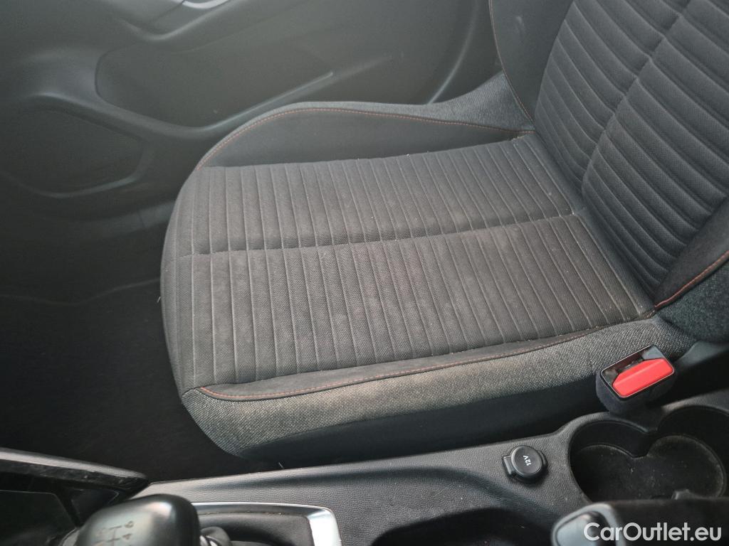  Peugeot  2008 PEUGEOT  / 2019 / 5P / todoterreno Active Pack BlueHDI 81kW (110CV) #16