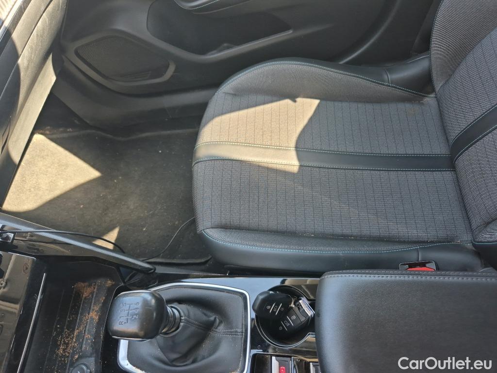  Peugeot  2008 PEUGEOT  / 2019 / 5P / todoterreno Allure BlueHDI 81kW (110CV) #40