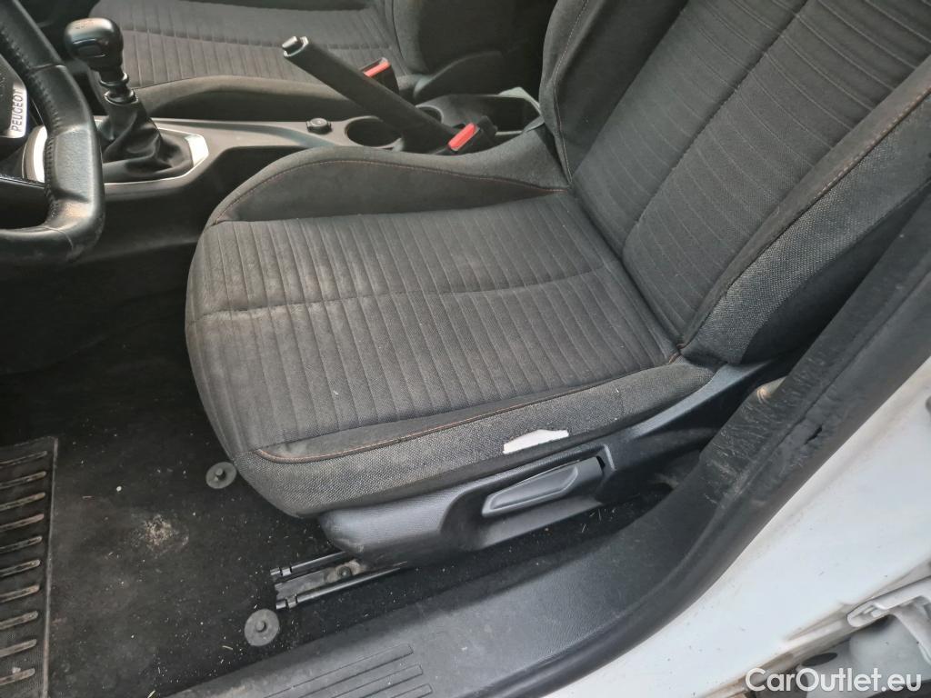  Peugeot  2008 PEUGEOT  / 2019 / 5P / todoterreno Active Pack BlueHDI 81kW (110CV) #8
